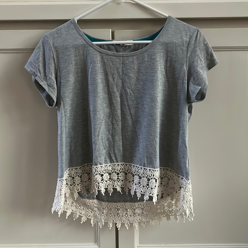 gray, flowy shirt w/ lace bottom | size S